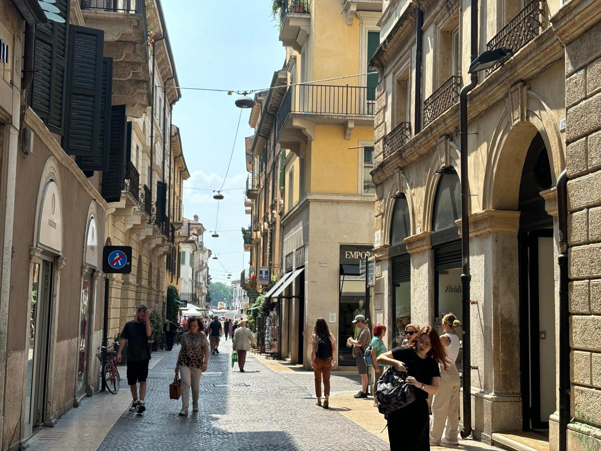 Veronajourneys Emilei Oda fotoğraf
